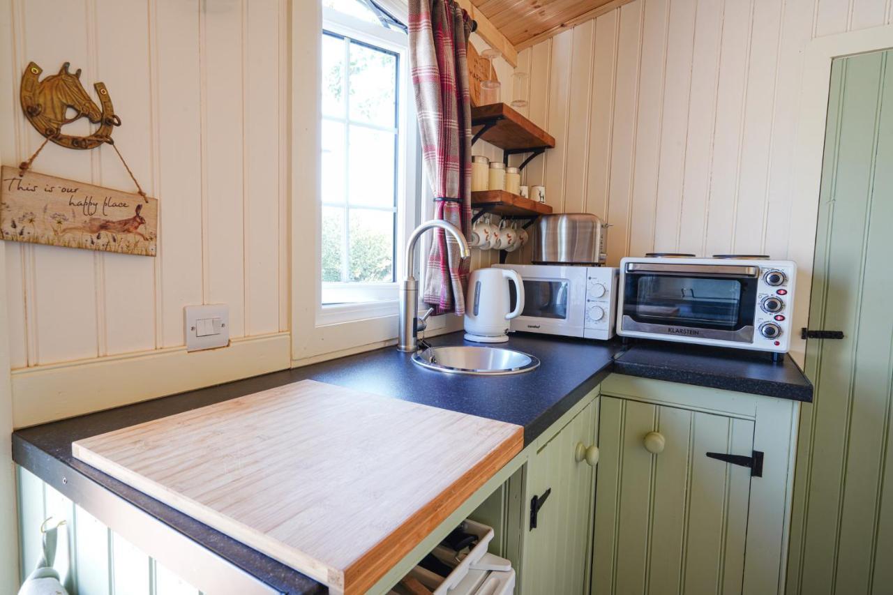 The Laburnum Retreat Shepherd Hut Private Hot Tub Upper Hulme Экстерьер фото